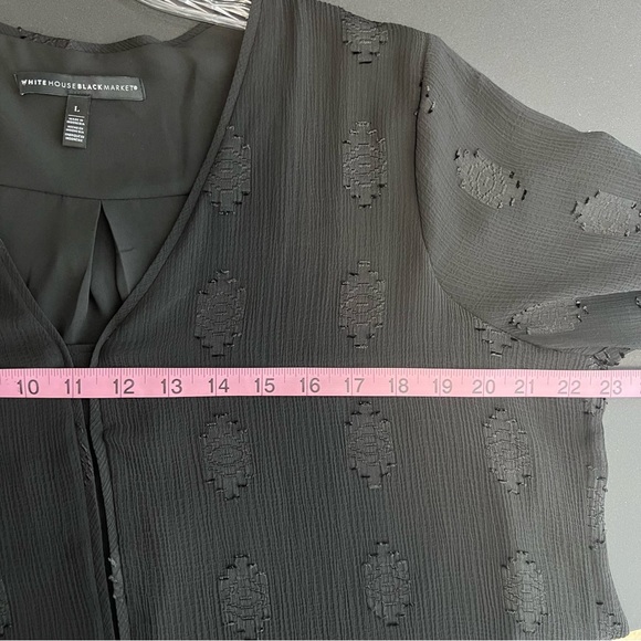 White House Black Market Long Sleeve V-Neck Clip Dot Blouse Size Large - Picture 8 of 10